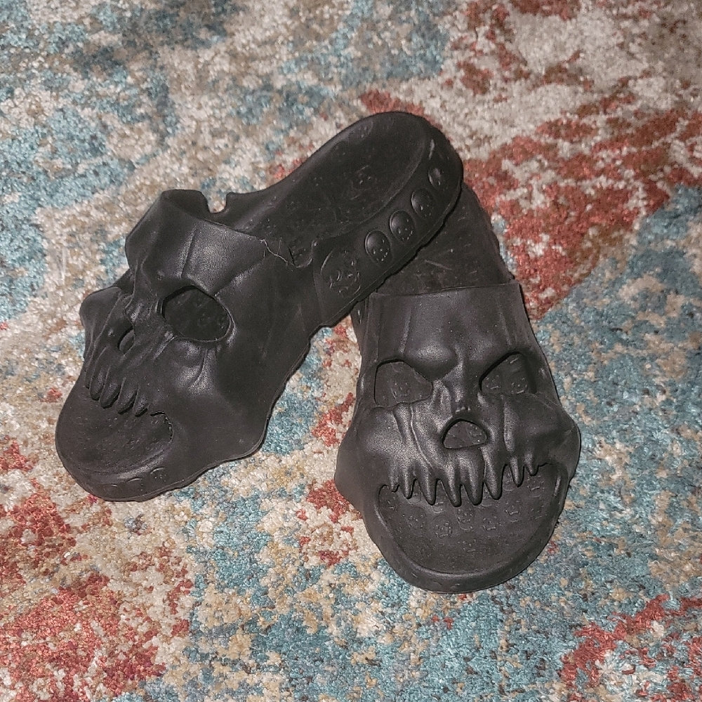Black Skull Sandals